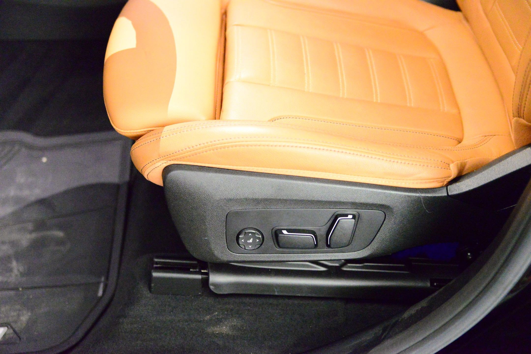 Used 2024 BMW X4 xDrive30i w/ Premium Package image 25