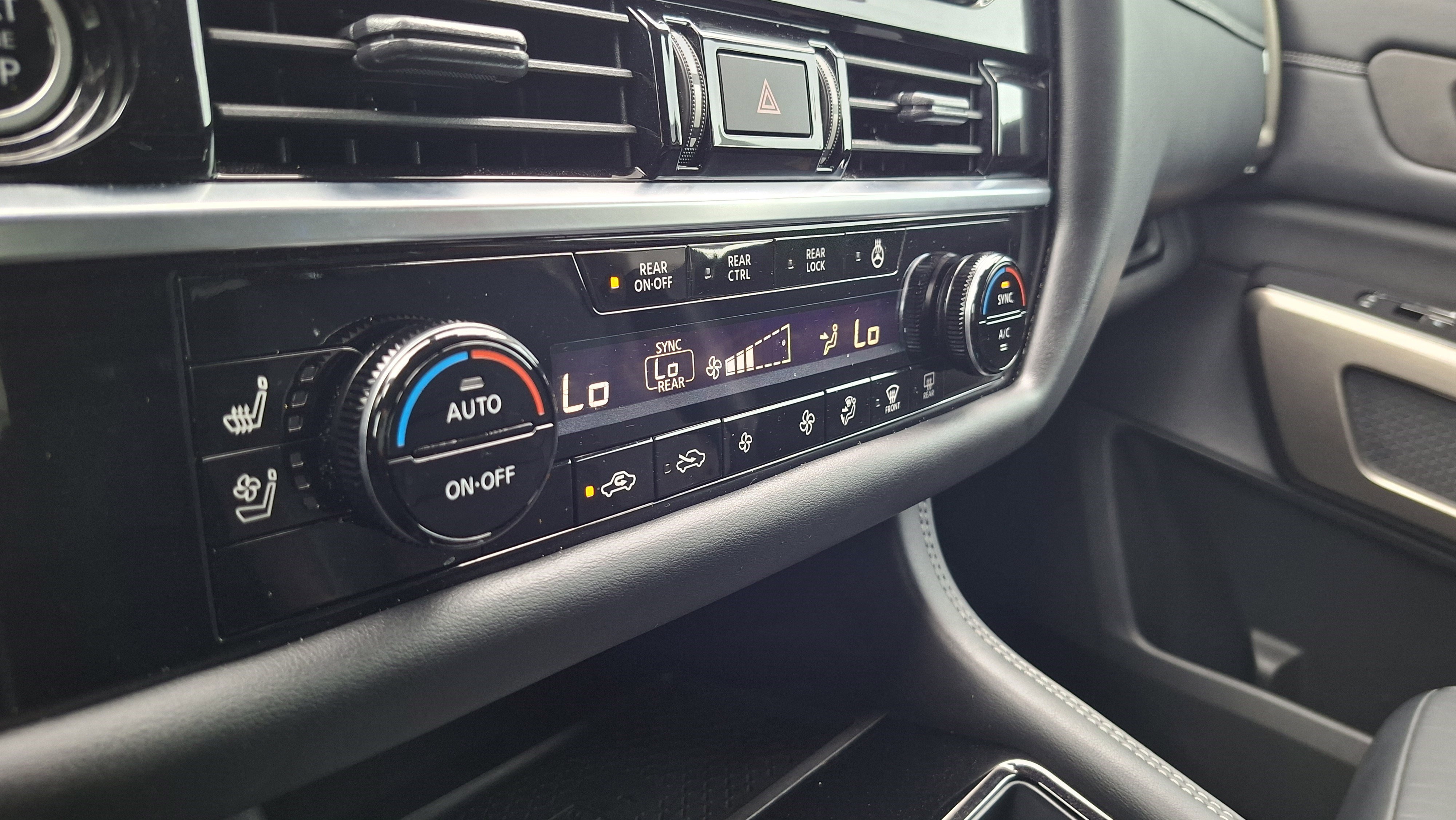 Used 2023 Nissan Pathfinder Platinum AWD/4WD image 15
