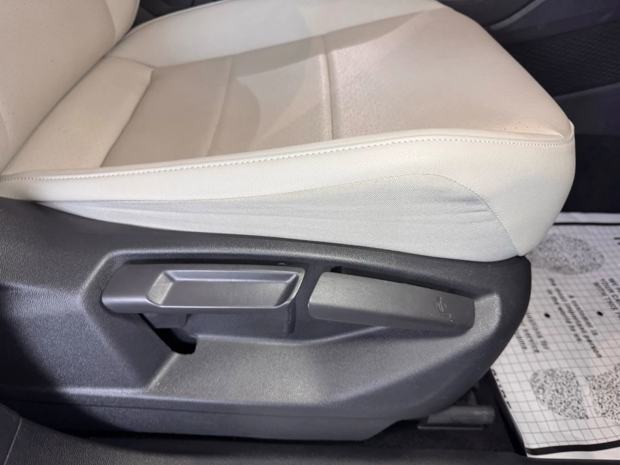 Used 2021 Volkswagen Tiguan SE R-Line AWD/4WD image 15