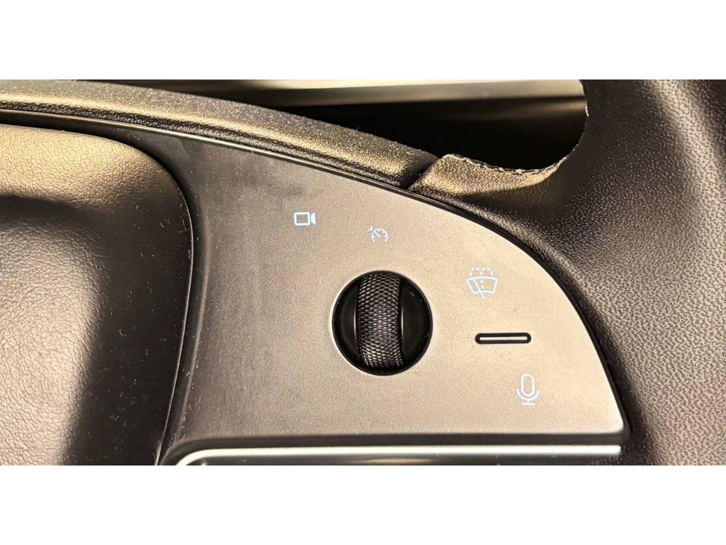 Used 2025 Tesla Model X image 25