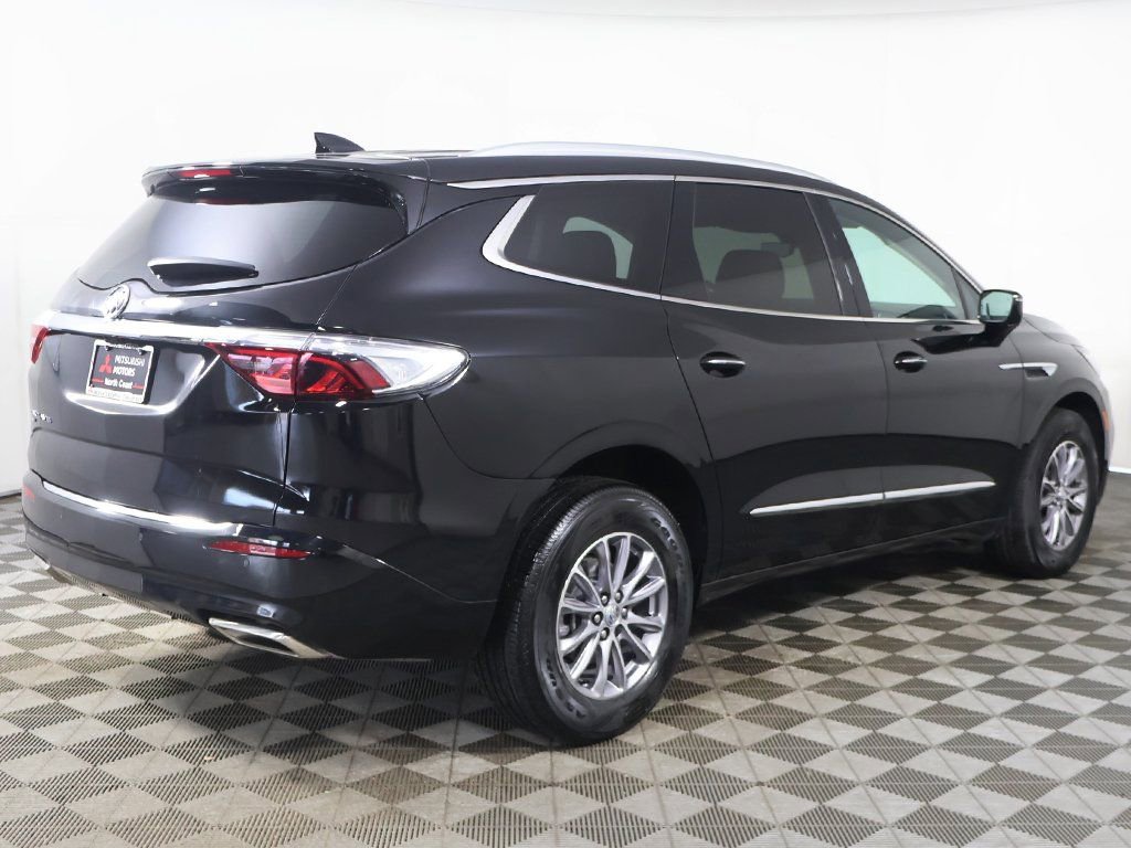 Used 2023 Buick Enclave Essence image 12