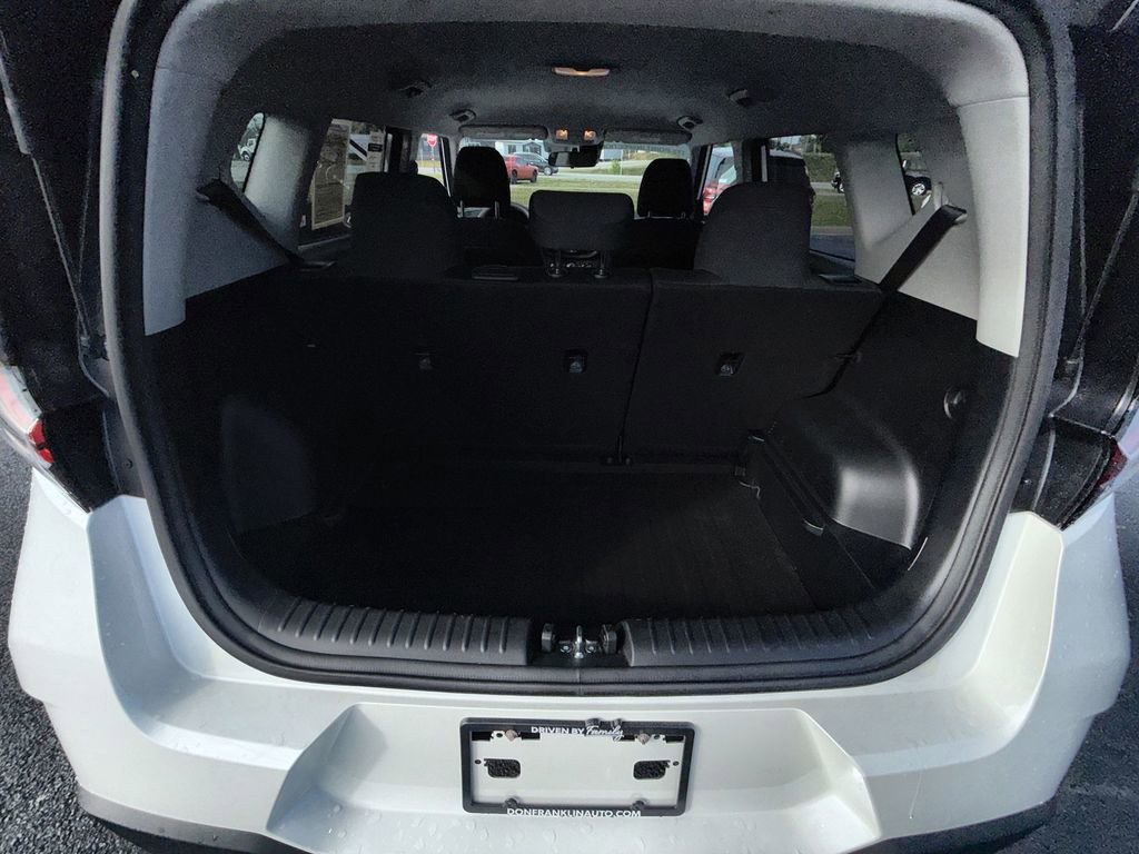 Used 2025 Kia Soul LX w/ LX Technology Package FWD image 23
