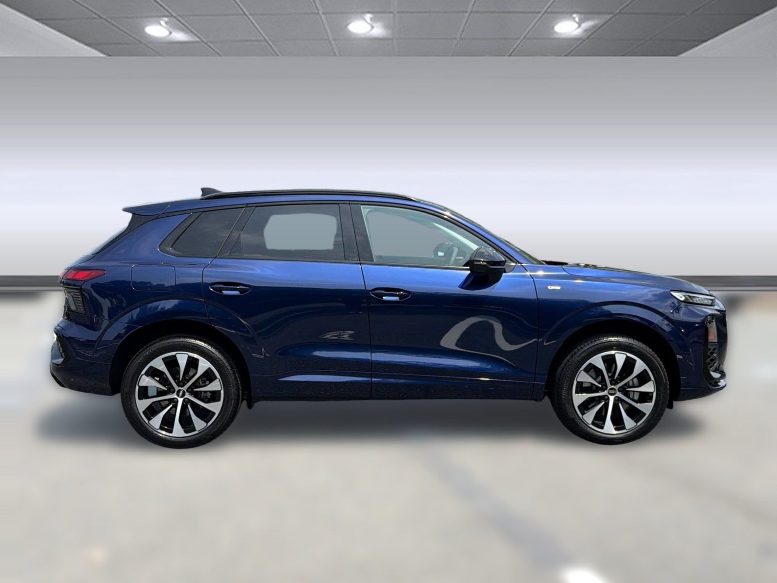 New 2026 Audi Q3 quattro 2.0T w/ Driver Assistance Package AWD/4WD image 8