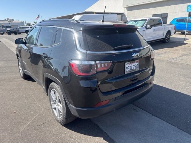 Used 2022 Jeep Compass Latitude FWD image 3