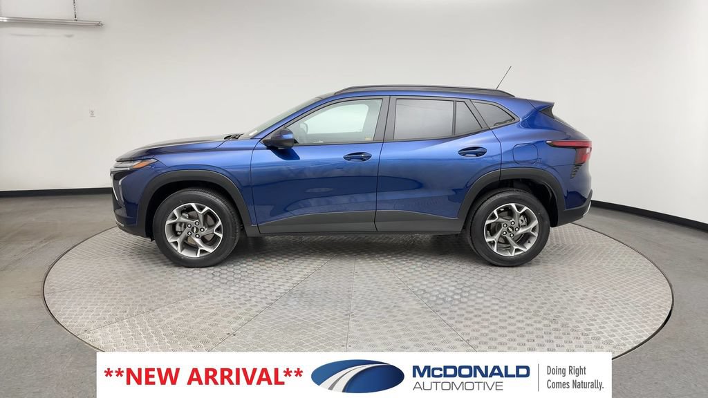 Used 2024 Chevrolet Trax LT w/ Driver Confidence Package FWD image 5