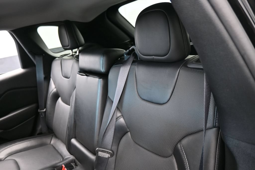 Used 2022 Jeep Cherokee Latitude Lux FWD image 29