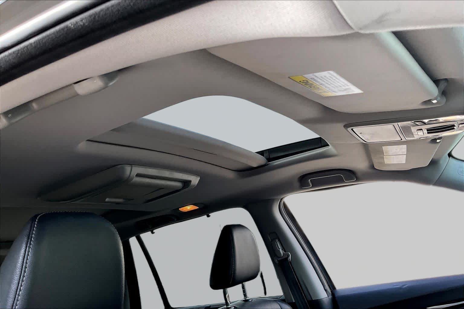 Used 2016 Honda Pilot Elite image 14