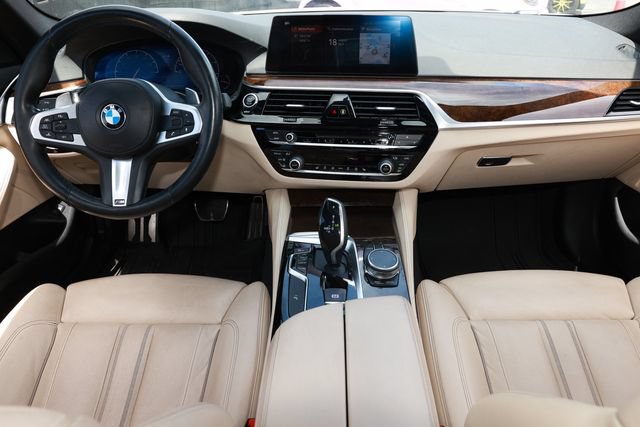 Used 2019 BMW 540i w/ M Sport Package RWD image 2