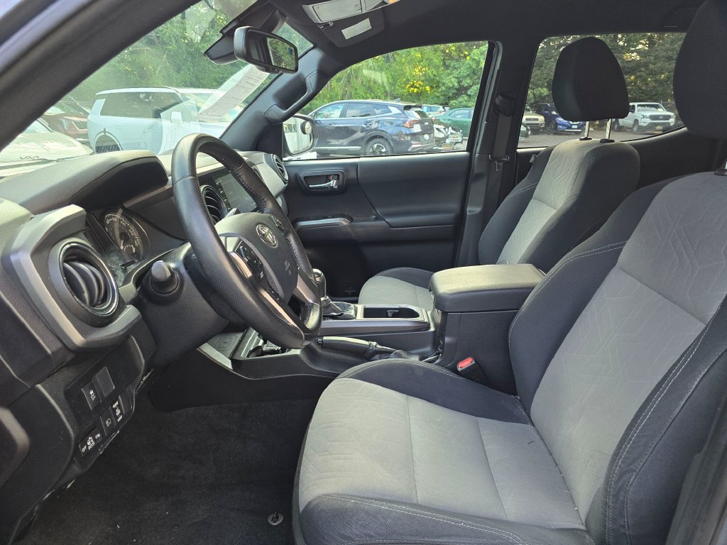 Used 2020 Toyota Tacoma TRD Sport w/ Technology Package RWD image 8