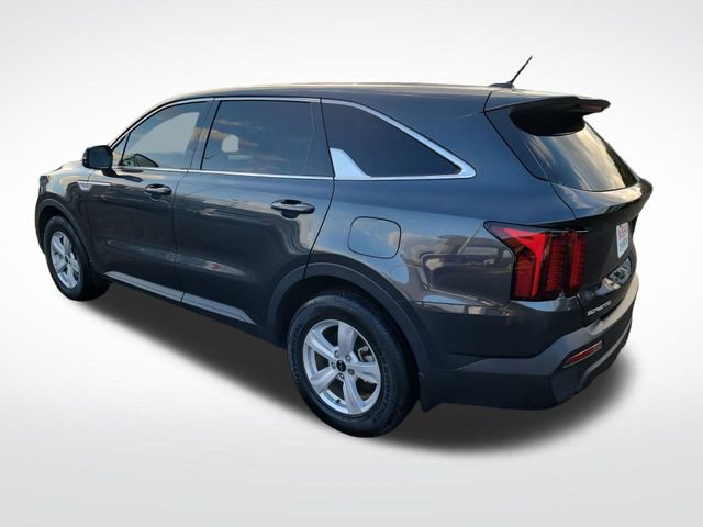 Used 2023 Kia Sorento LX image 3