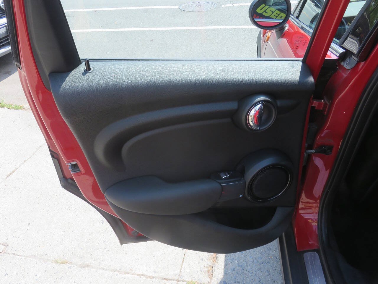 Used 2015 MINI Cooper 4-Door Hardtop FWD image 27