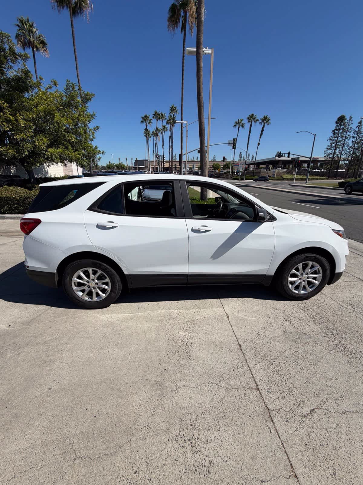 Used 2020 Chevrolet Equinox LS FWD image 4