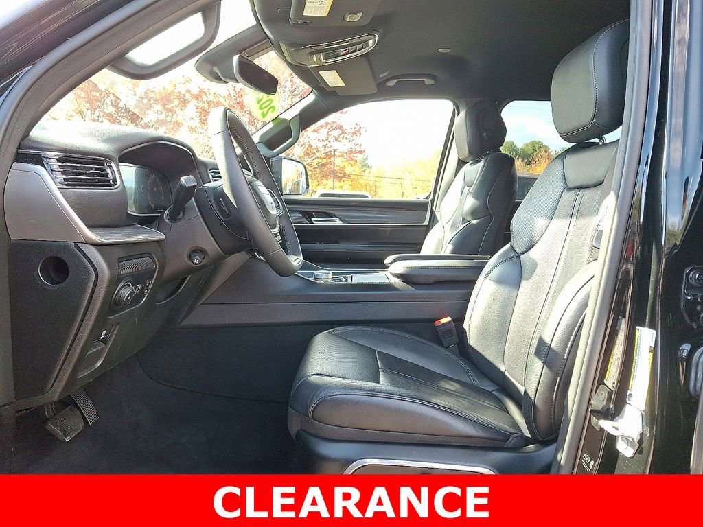 Used 2024 Jeep Wagoneer L Series II w/ Flexible Seating Group image 13