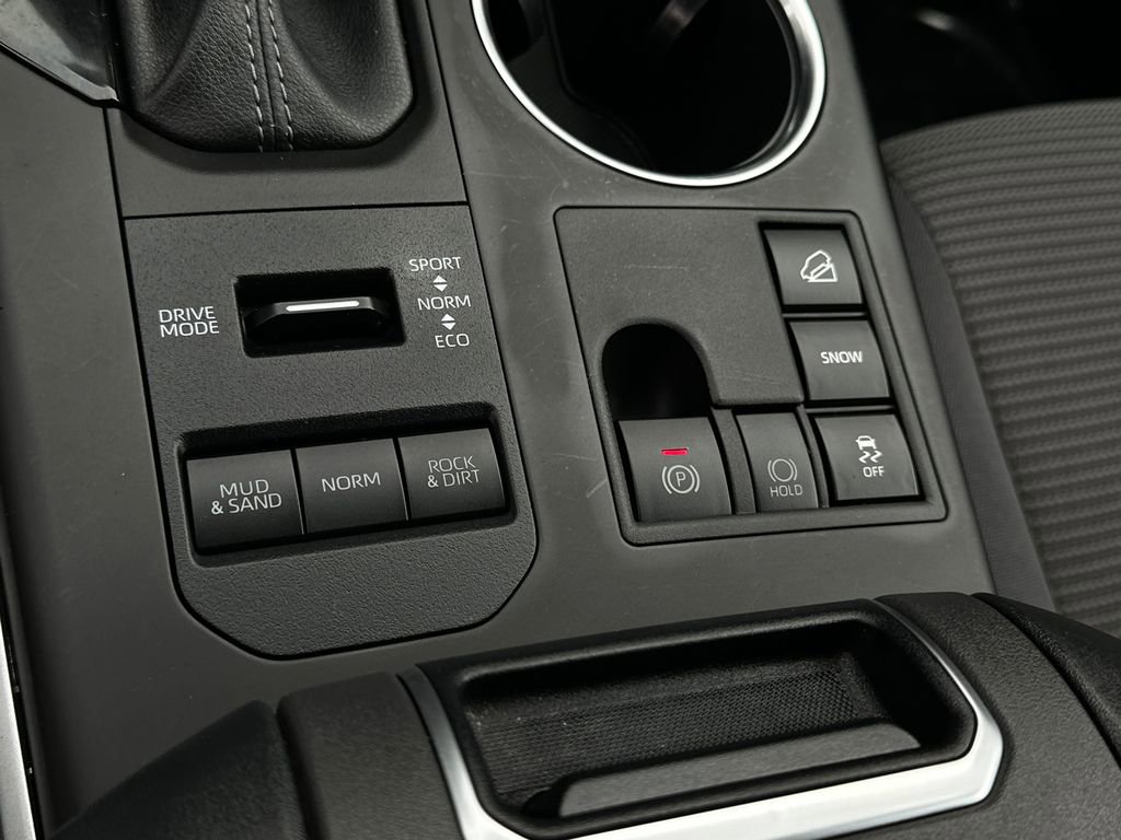 Used 2024 Toyota Highlander LE image 29