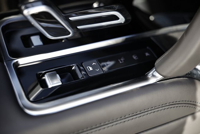 New 2025 Land Rover Range Rover SE image 30