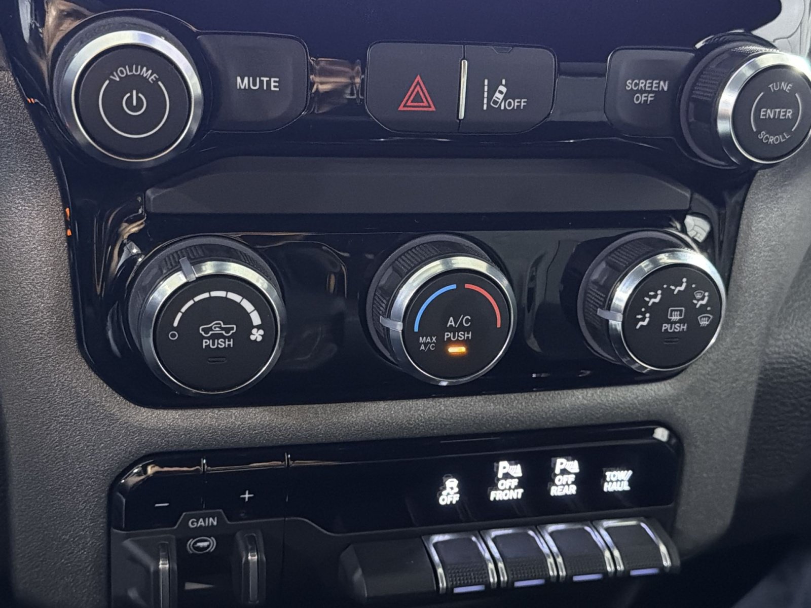 Used 2025 RAM 1500 Tradesman w/ Night Edition AWD/4WD image 23