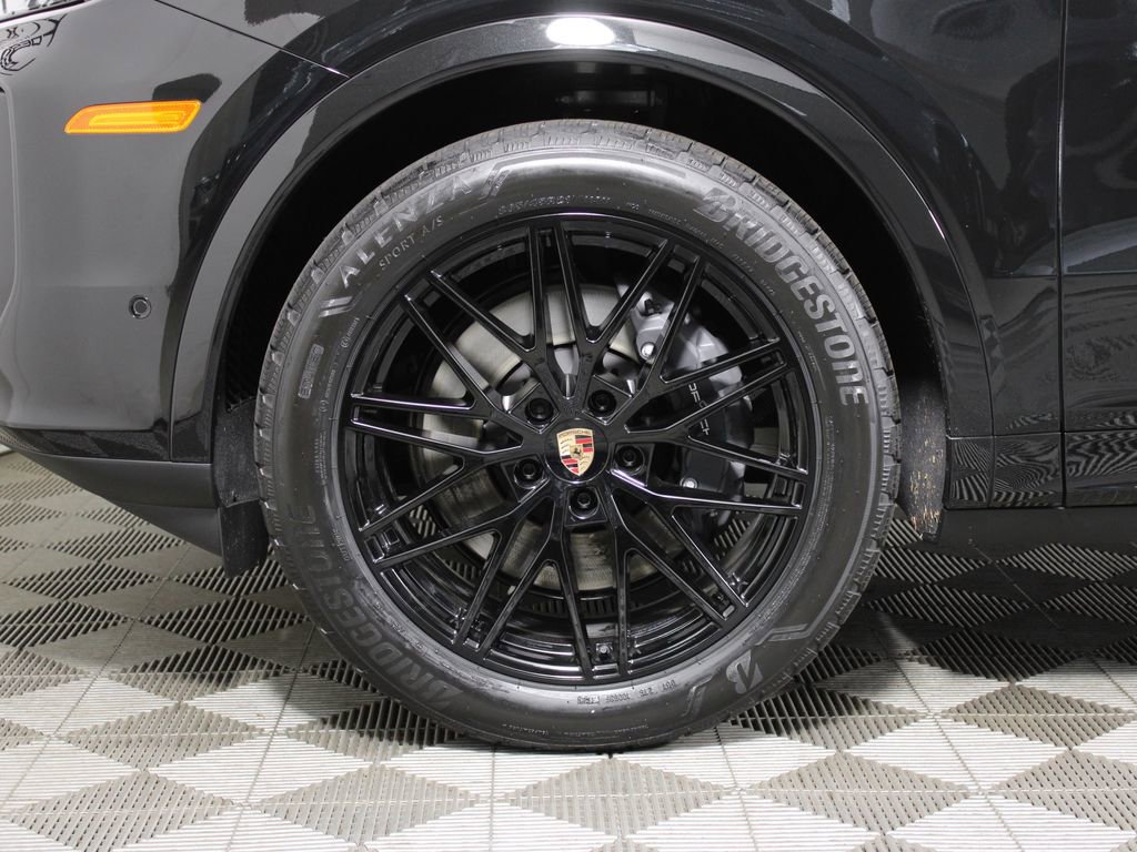 Certified 2026 Porsche Cayenne Coupe image 13