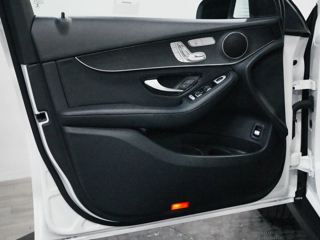Used 2022 Mercedes-Benz GLC 300 4MATIC w/ Multimedia Package Lite image 11