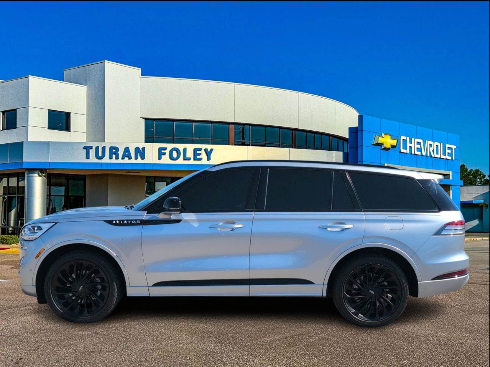 Used 2023 Lincoln Aviator Reserve w/ Equipment Group 201A image 2