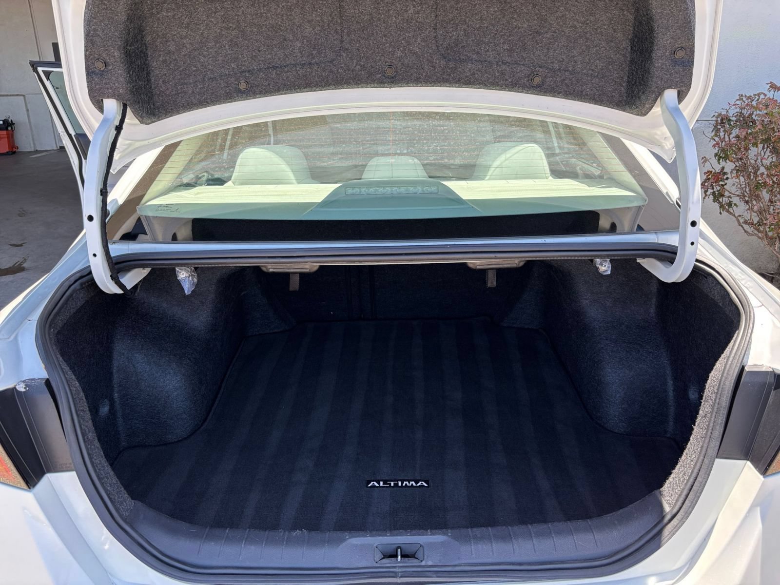 Used 2025 Nissan Altima 2.5 SV FWD image 32