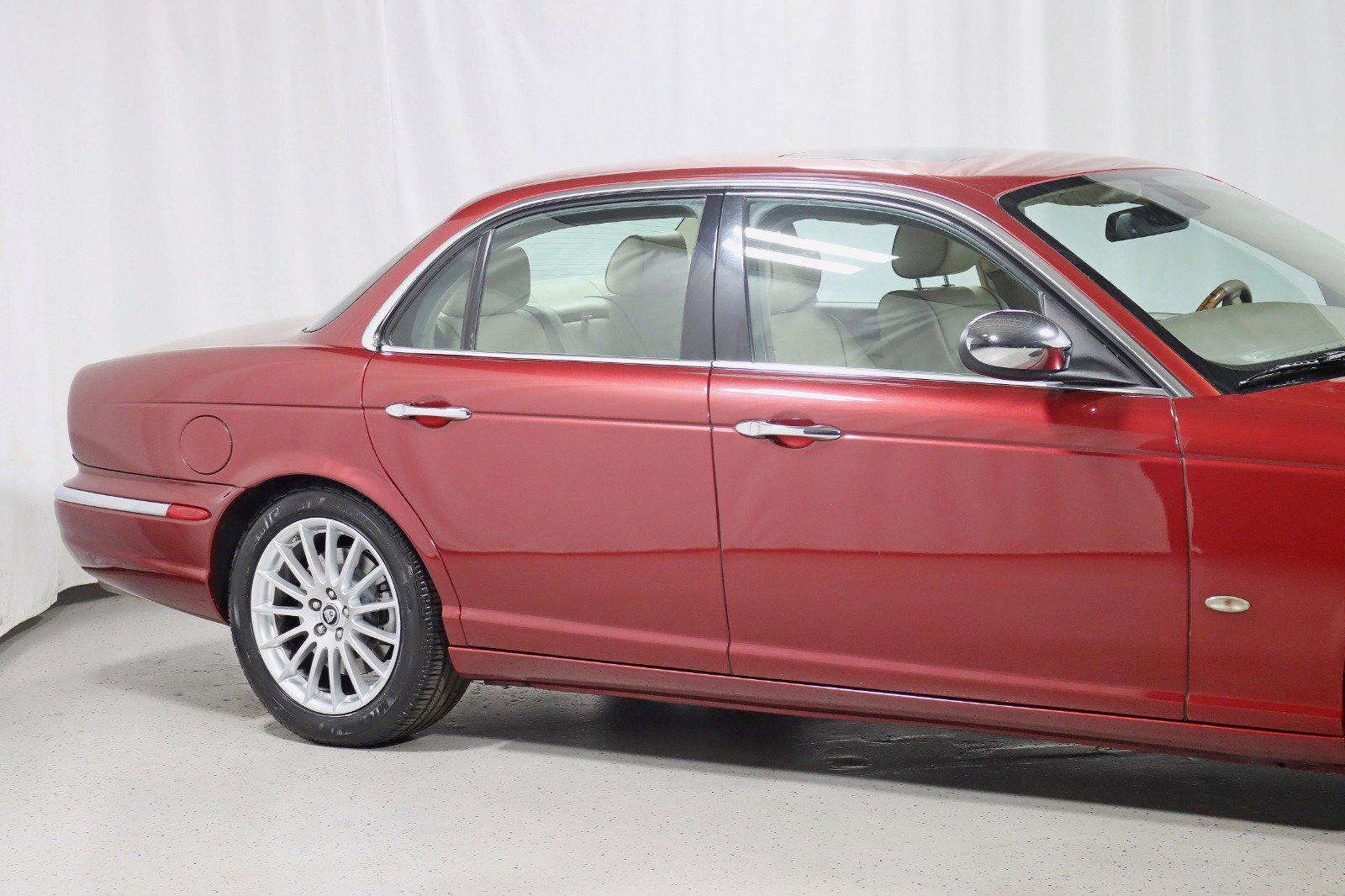 Used 2007 Jaguar XJ8 image 3
