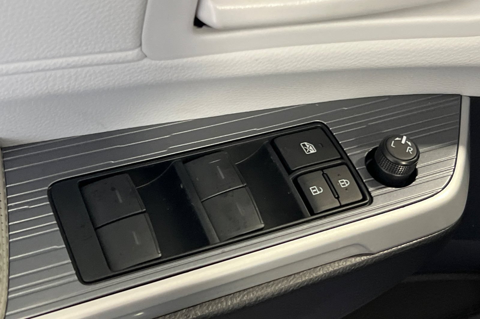 New 2026 Toyota Sienna LE FWD image 11