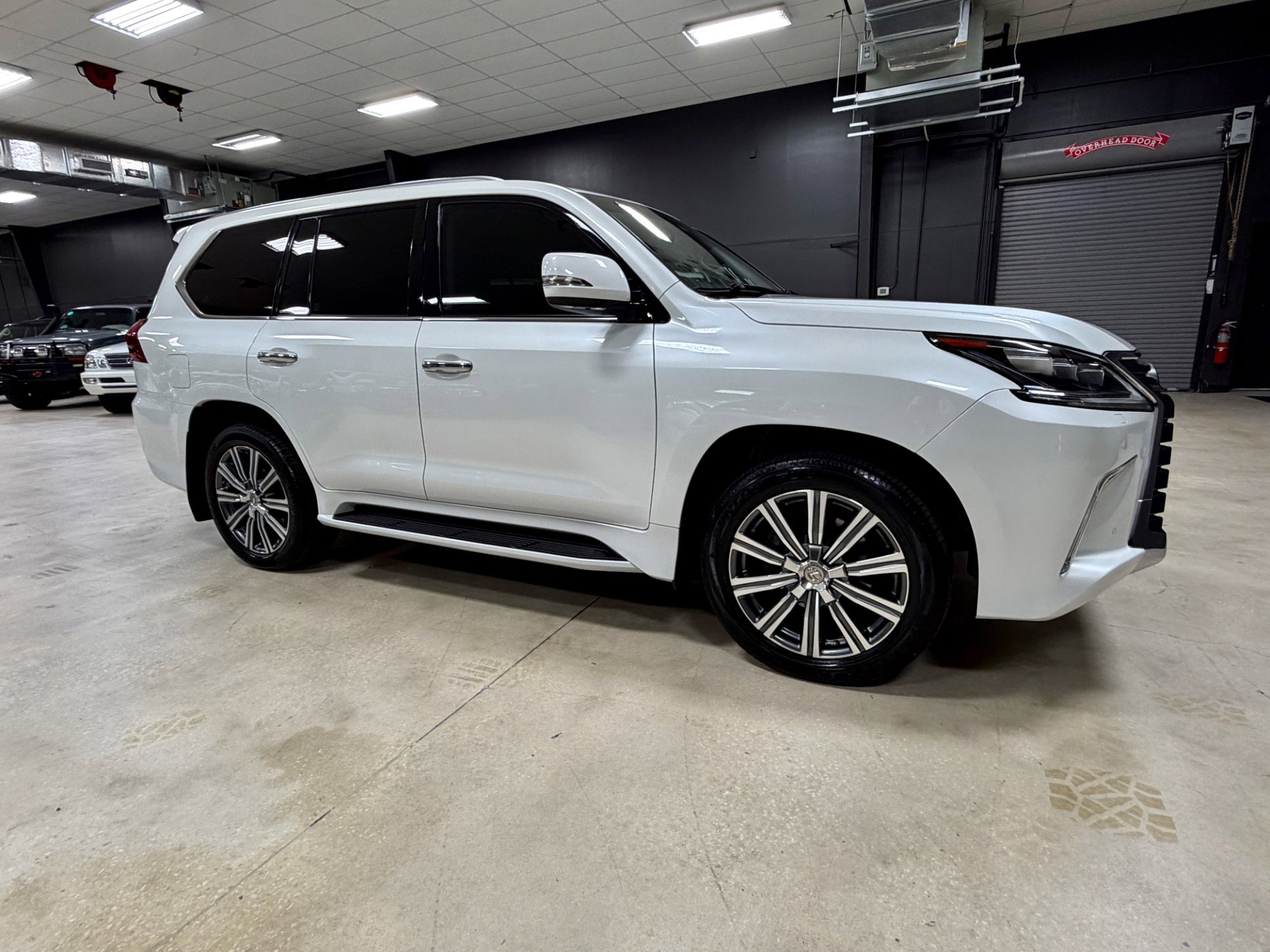 Used 2016 Lexus LX 570 4WD image 11