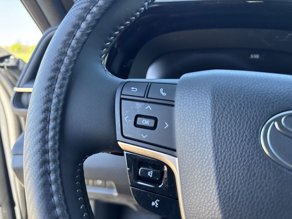 Used 2025 Toyota Crown Platinum image 17