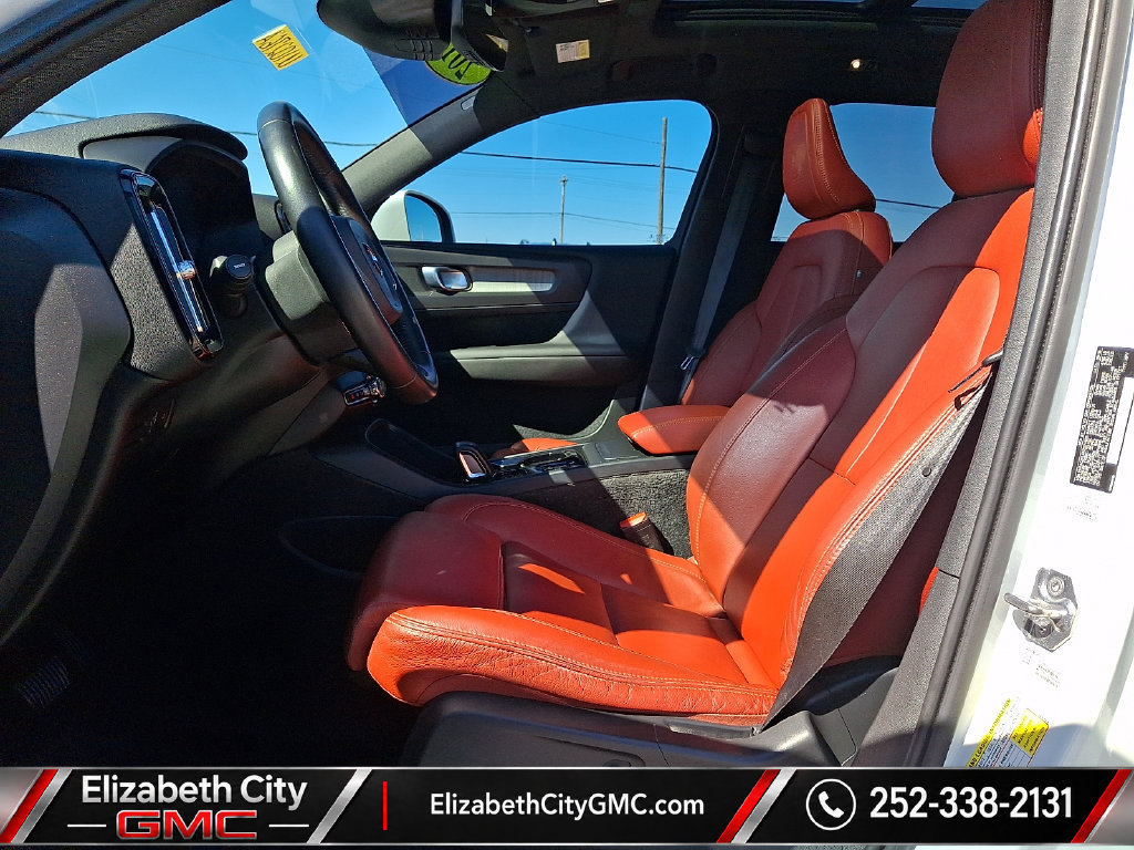 Used 2019 Volvo XC40 T4 Inscription FWD image 14