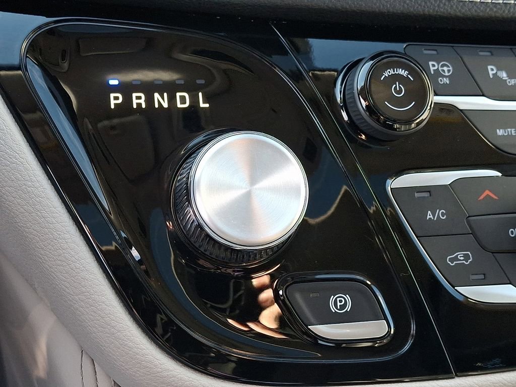 Used 2024 Chrysler Pacifica Limited image 21