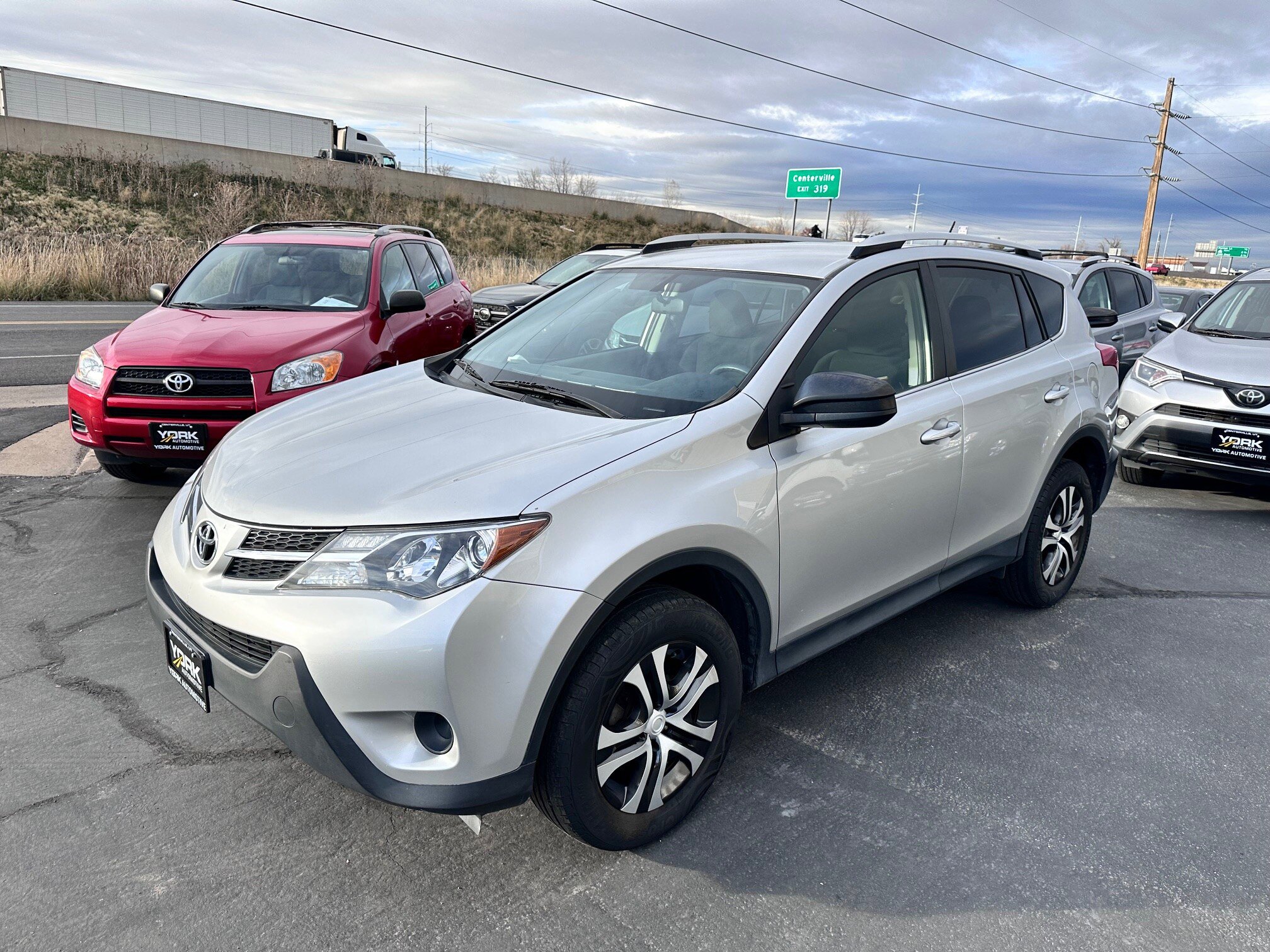 Used 2015 Toyota RAV4 LE AWD/4WD image 2