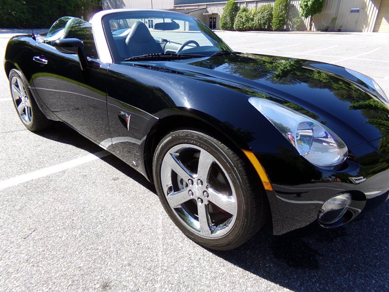 Used 2007 Pontiac Solstice Convertible w/ Premium Package RWD image 4