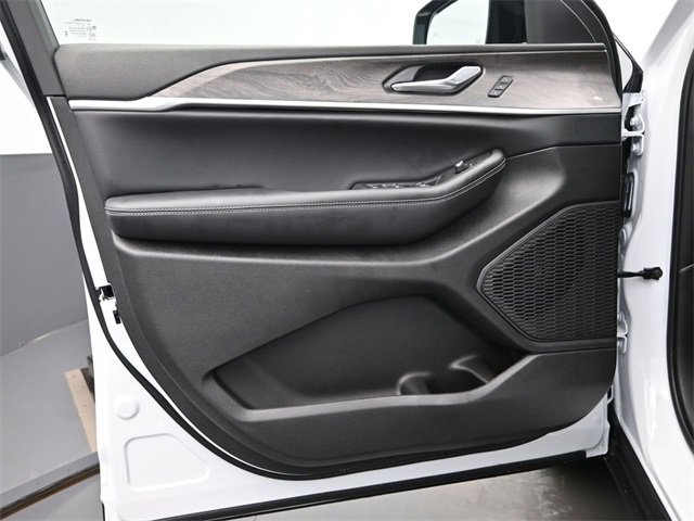 New 2025 Jeep Grand Cherokee L Limited image 12