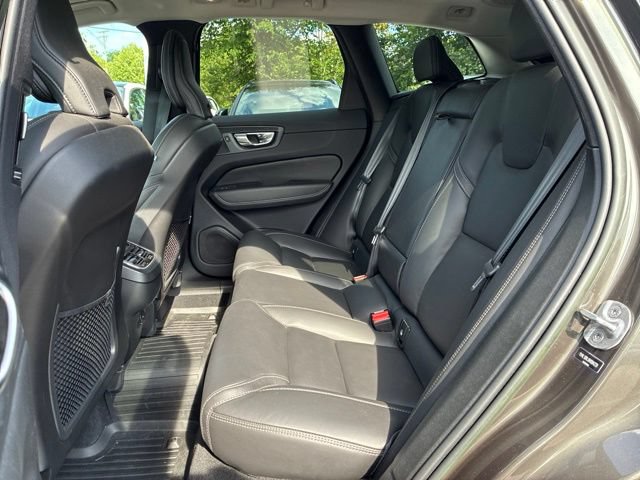 Used 2022 Volvo XC60 B5 Inscription w/ Advanced Package AWD/4WD image 11