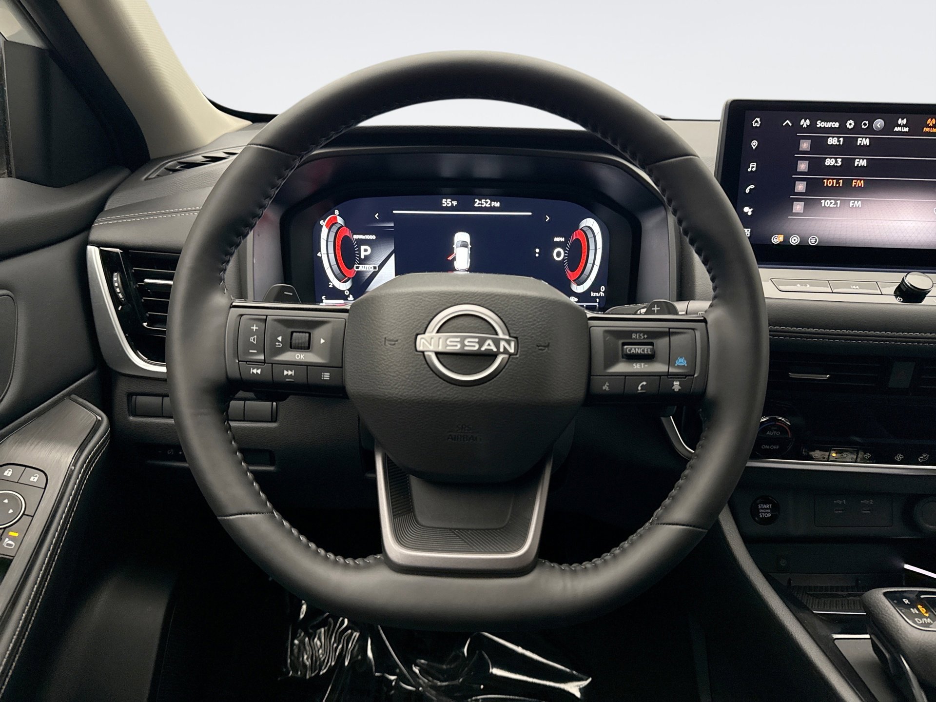 Used 2025 Nissan Rogue SL image 12