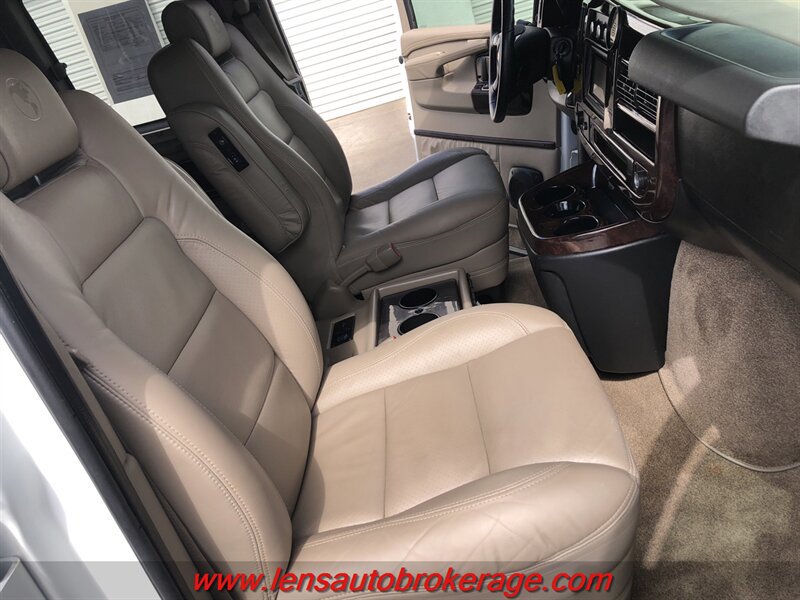 Used 2010 Chevrolet Express 1500 w/ Preferred Equipment Group RWD image 31