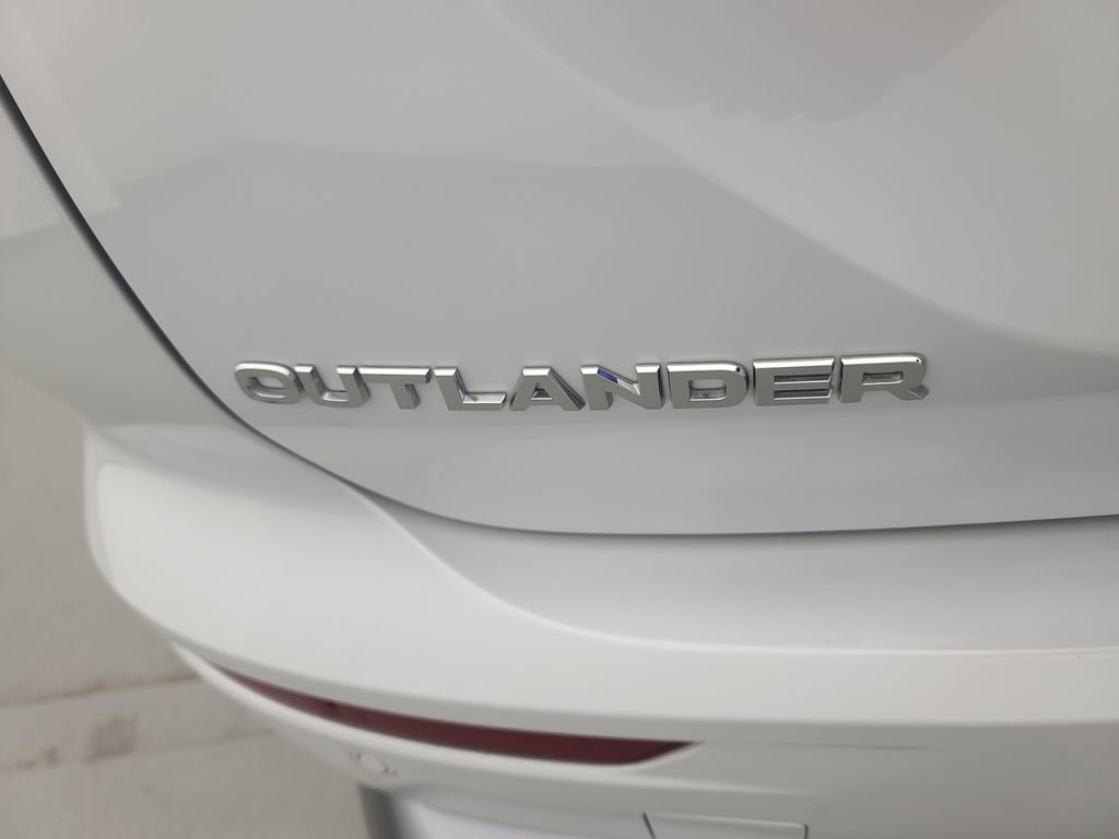 Used 2025 Mitsubishi Outlander SE AWD/4WD image 11