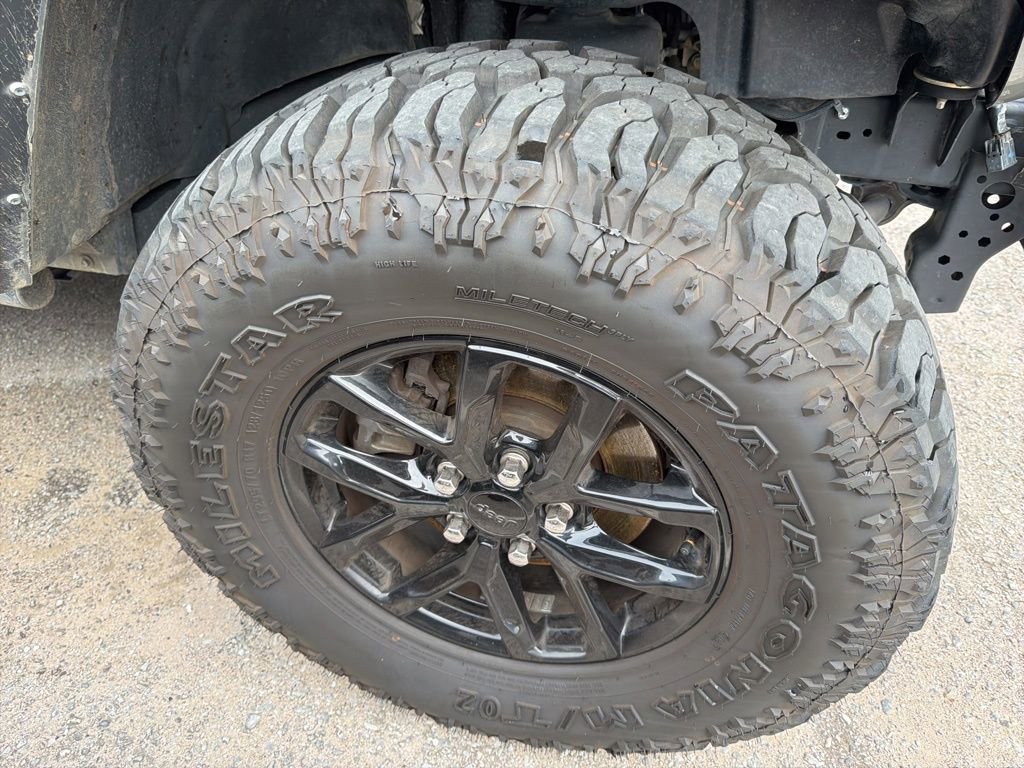 Used 2023 Jeep Gladiator Sport image 10