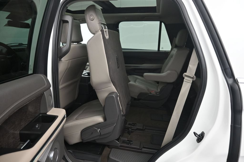 Used 2020 Ford Expedition Limited w/ Equipment Group 302A AWD/4WD image 28