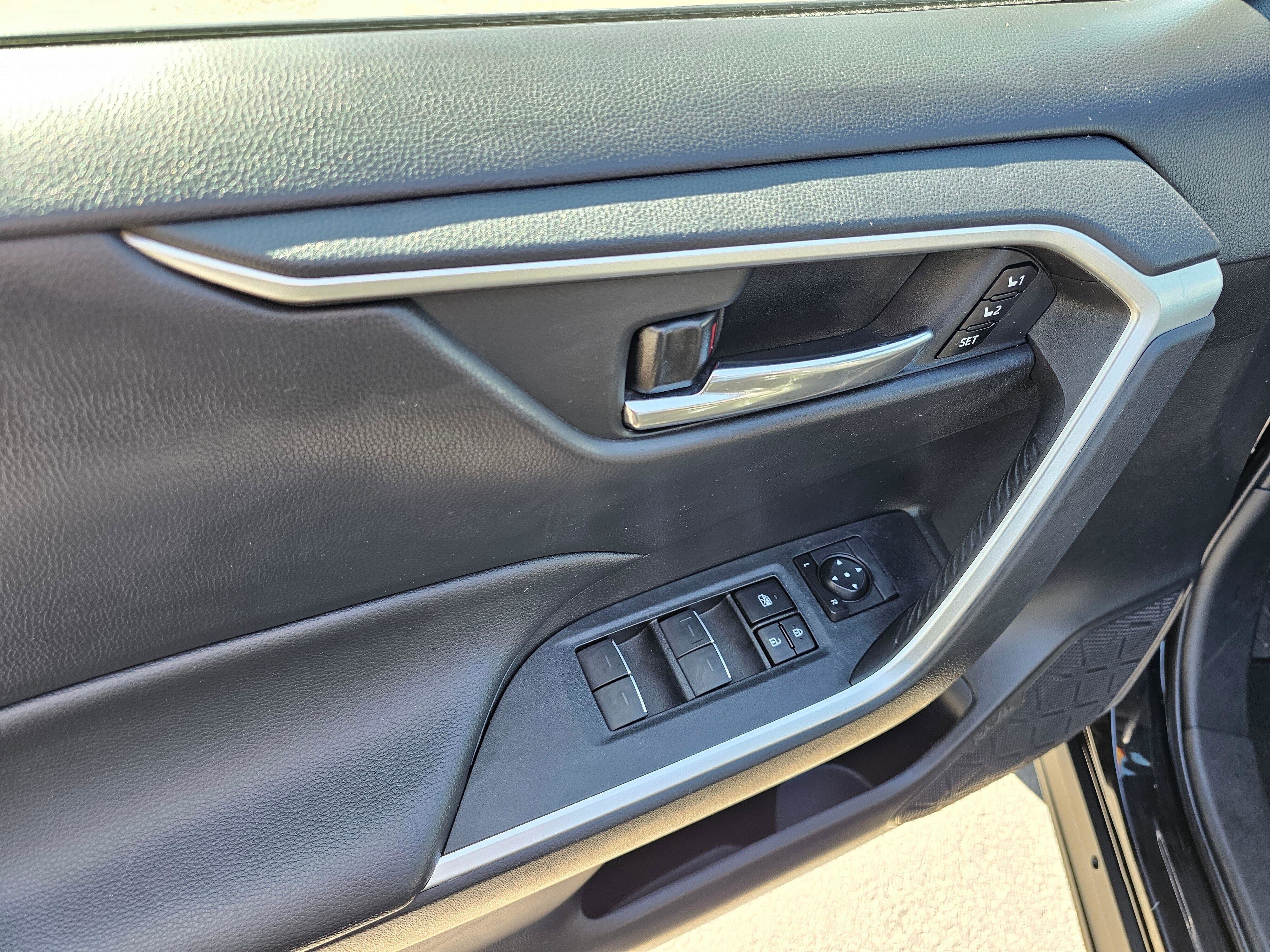 Used 2023 Toyota RAV4 XLE Premium image 20