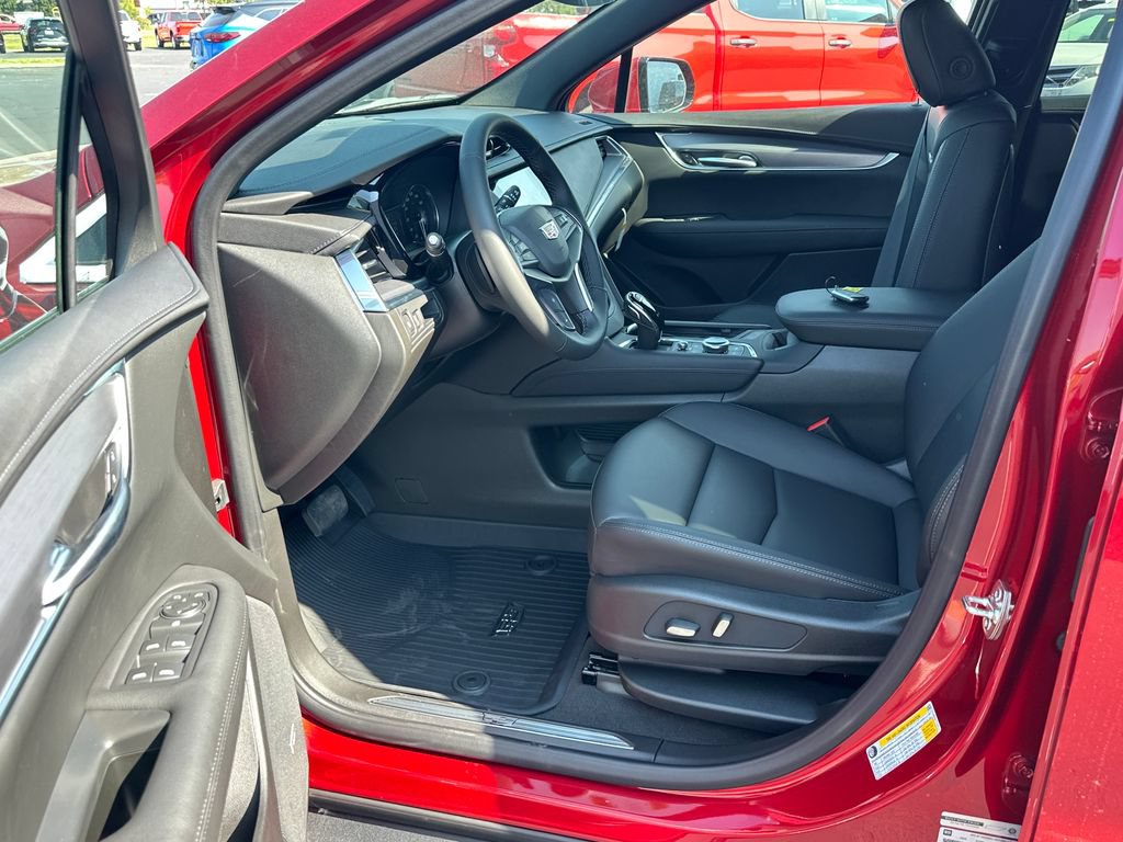 New 2026 Cadillac XT5 Luxury w/ LPO, Floor Liner Package AWD/4WD image 6