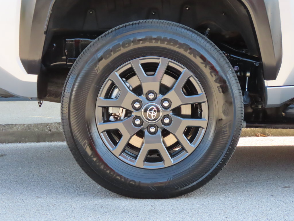 Used 2025 Toyota 4Runner SR5 AWD/4WD image 15