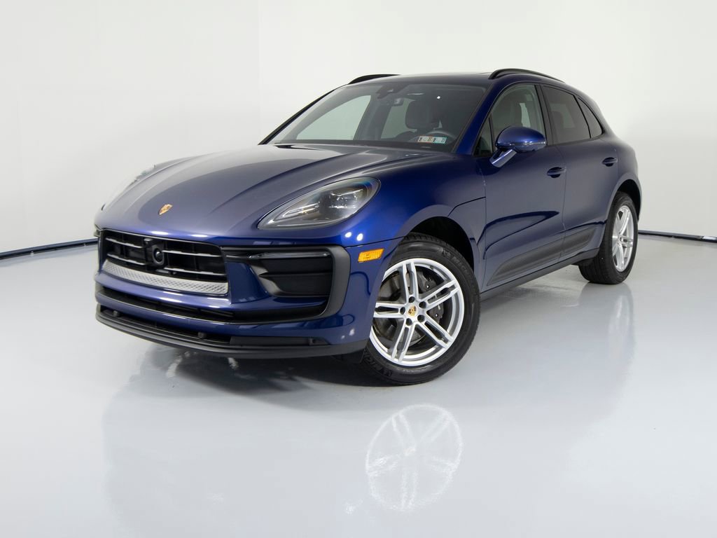 Certified 2025 Porsche Macan image 1
