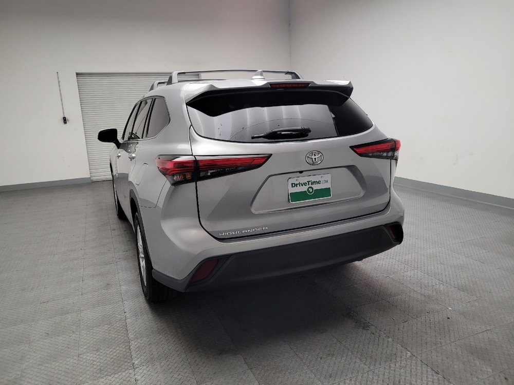 Used 2021 Toyota Highlander L FWD image 6