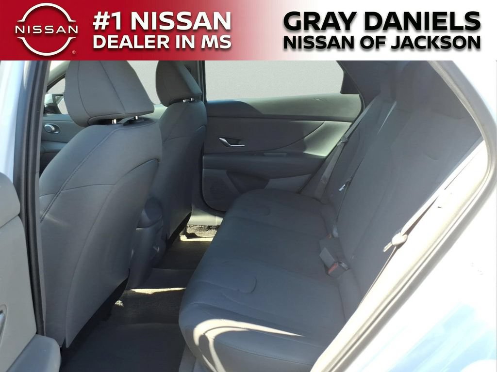 Used 2025 Hyundai Elantra SE FWD image 25