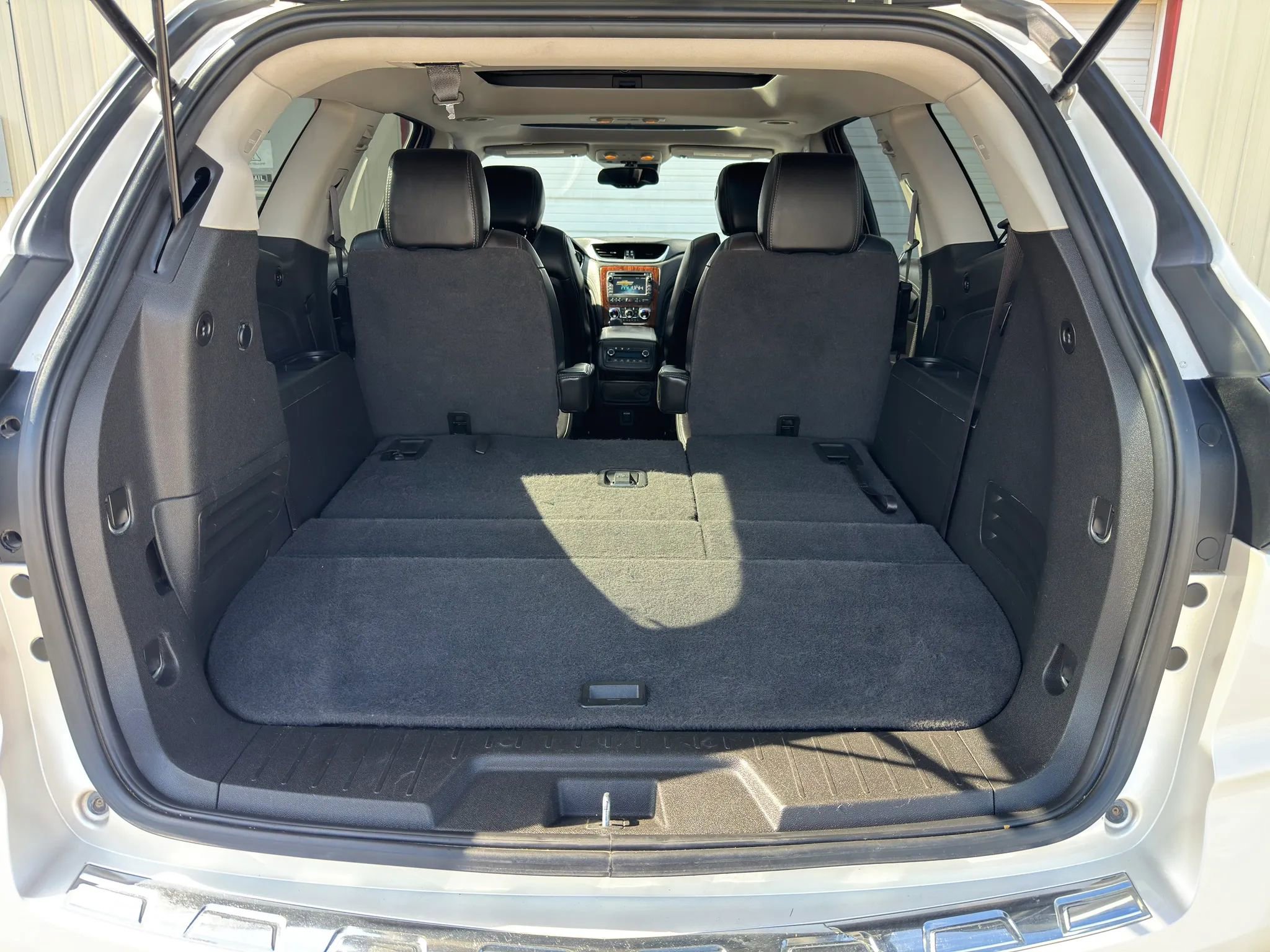 Used 2014 Chevrolet Traverse LTZ FWD image 12