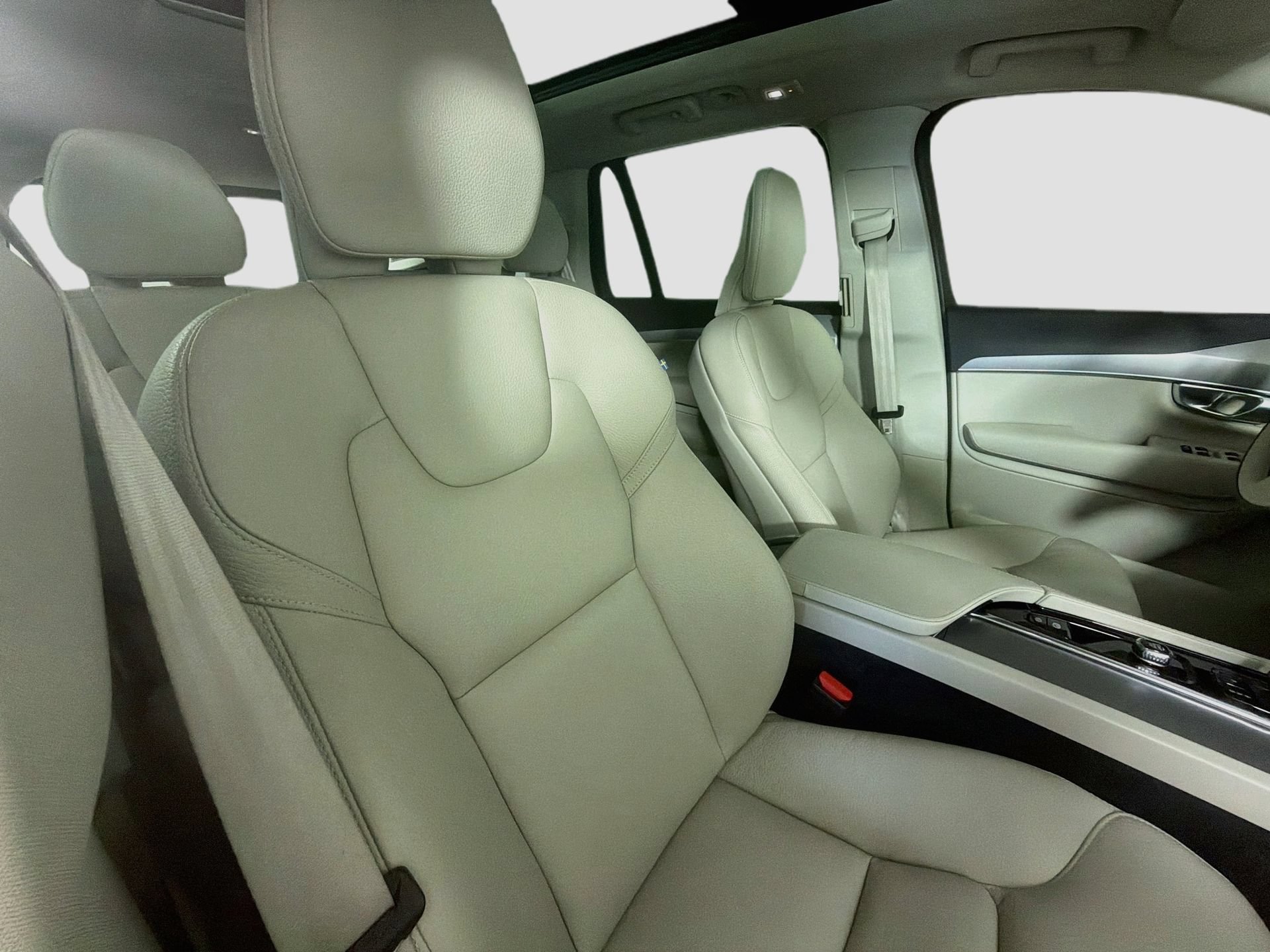 Certified 2025 Volvo XC90 B5 Core w/ Protection Package Premier AWD/4WD image 30