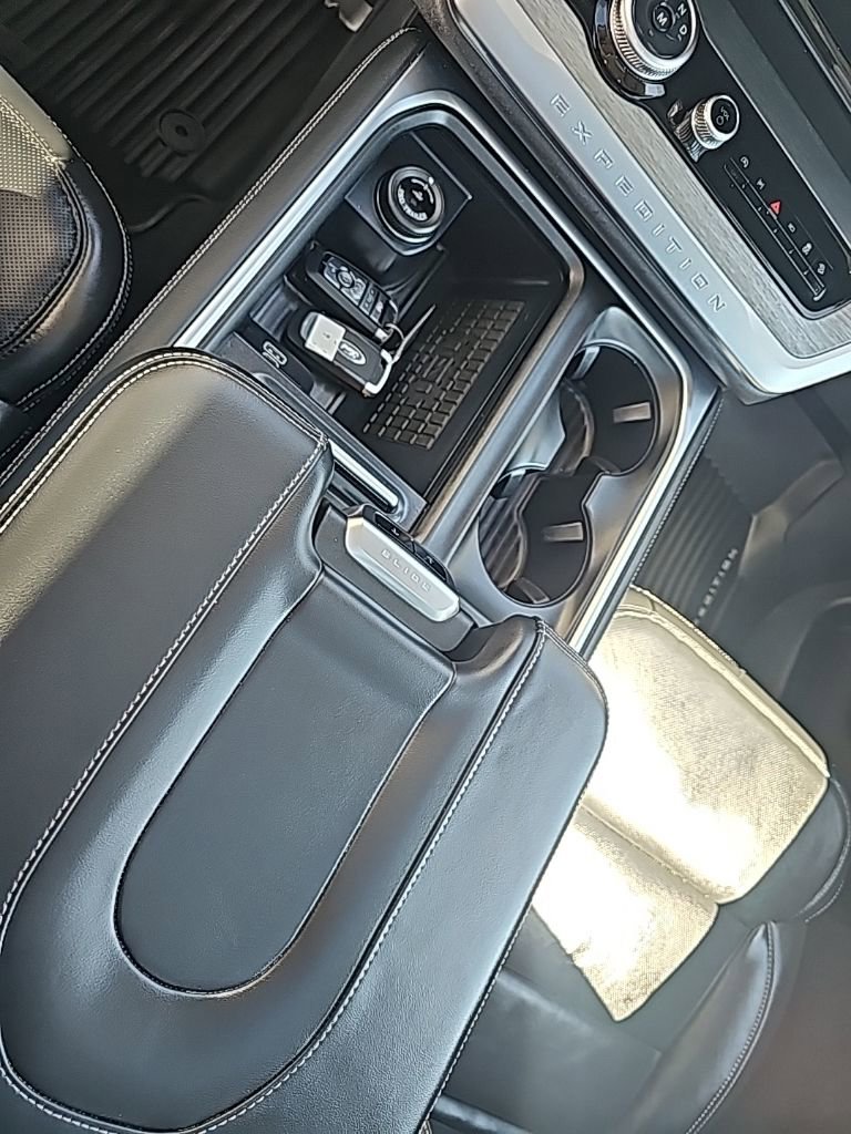 Used 2025 Ford Expedition Platinum w/ Driver's Package image 21