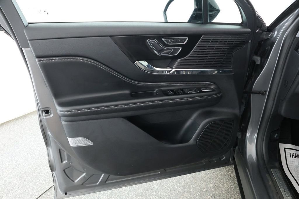 Used 2022 Lincoln Corsair AWD w/ Equipment Group 101A image 8