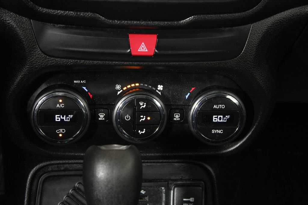 Used 2017 Jeep Renegade Altitude FWD image 20
